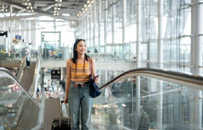 trendy airport outfits